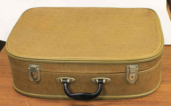 Винтажный дорожный чемодан 52х42, кожзам, СССР 60-70-е гг. (состояние на фото)